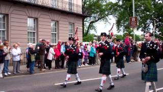 1000 Pipers Pipe Band Parade The Kilt Run Perth Scotland Saturday June 2nd 2012 [upl. by Nomelc]